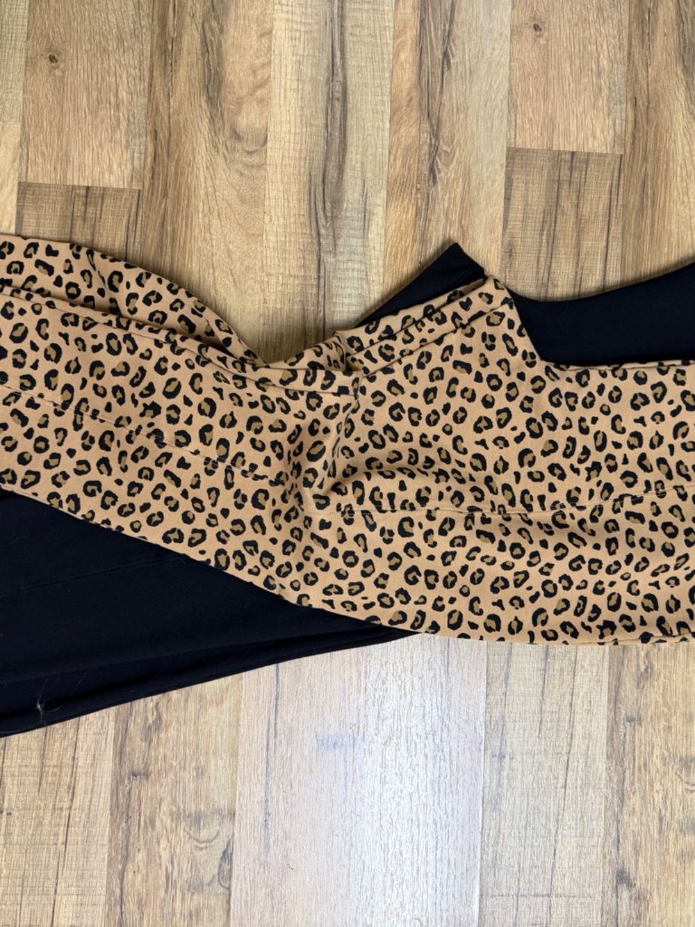 2 pair of Old Navy Stevie Leopard Print Leggings in Tan and Black
